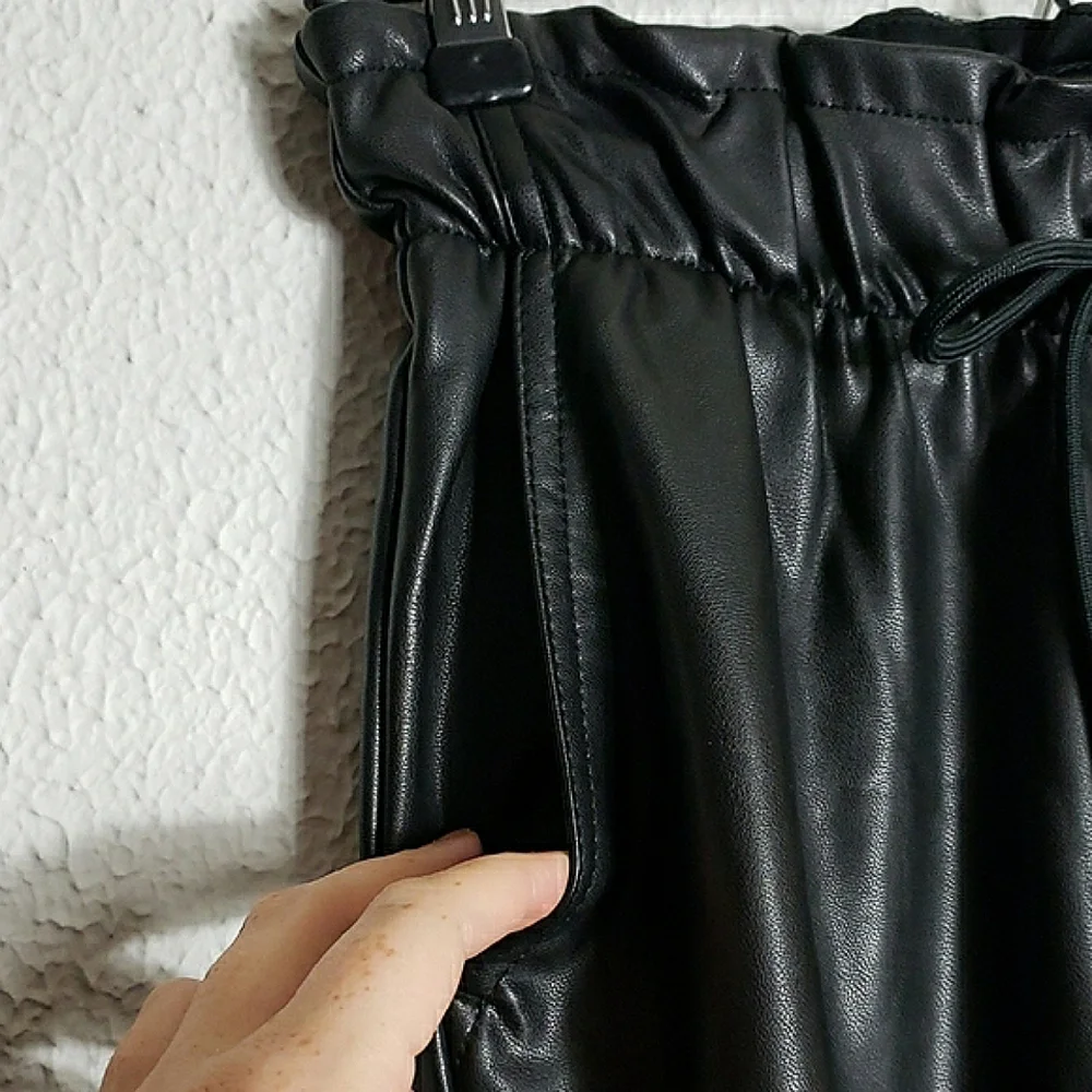 Abercrombie & Fitch Black Faux Leather Paperbag Pants Tie Waist Straight Leg S - Picture 5 of 13